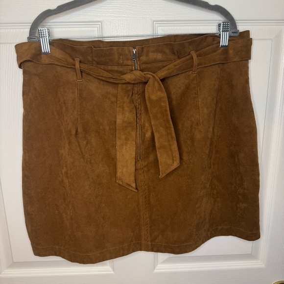 Abercrombie & Fitch Brown Faux Suede Belted Mini Skirt Size XL GUC - Picture 2 of 7